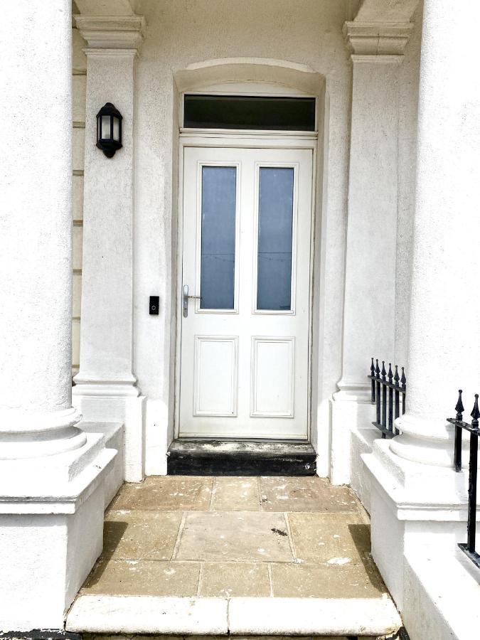 Stunning 2 Bed Apartment Sea Views And Parking Worthing Extérieur photo