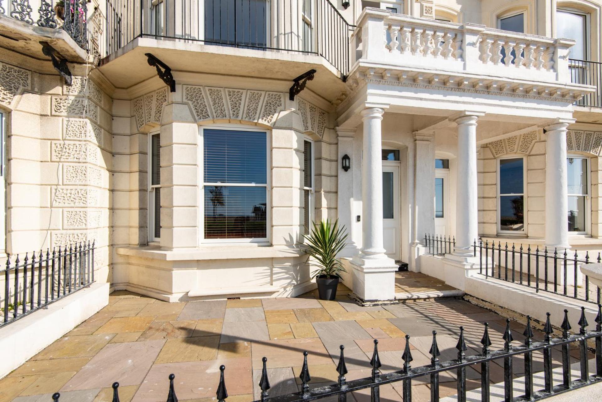 Stunning 2 Bed Apartment Sea Views And Parking Worthing Extérieur photo
